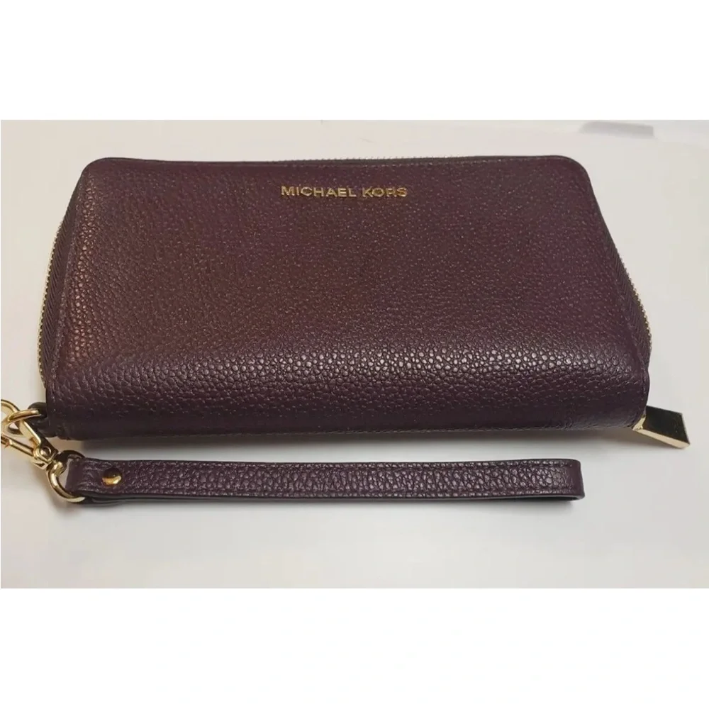 Micheal Kors purple wallet - Picture 4 of 4